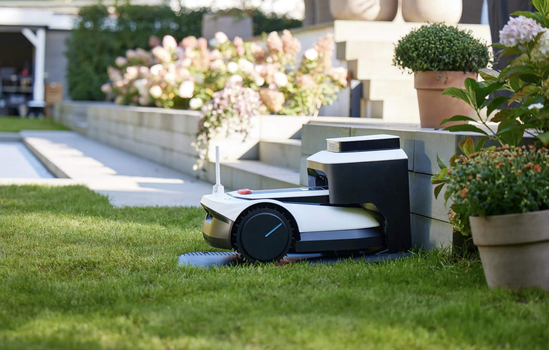 GOAT A1600 LiDAR PRO – nutikas robotniiduk, mis trimmerdab ise ka muruääred