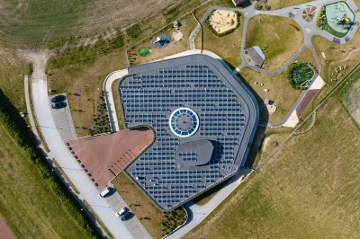 Päikesepaneelide, kliimaseadmete ja teiste seadmete paigaldamine lamekatusele – mida silmas pidada?
