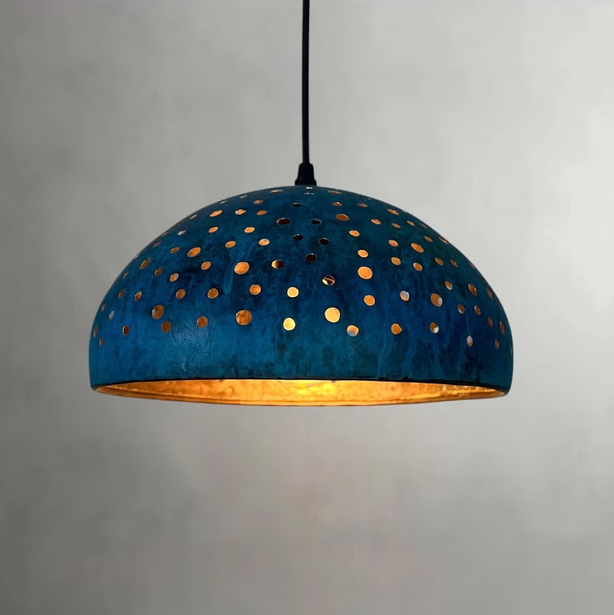 Etsy – Patina Blue. Etsy 2026. aasta värv, ajas kulunud ja väärikas sinine. 11