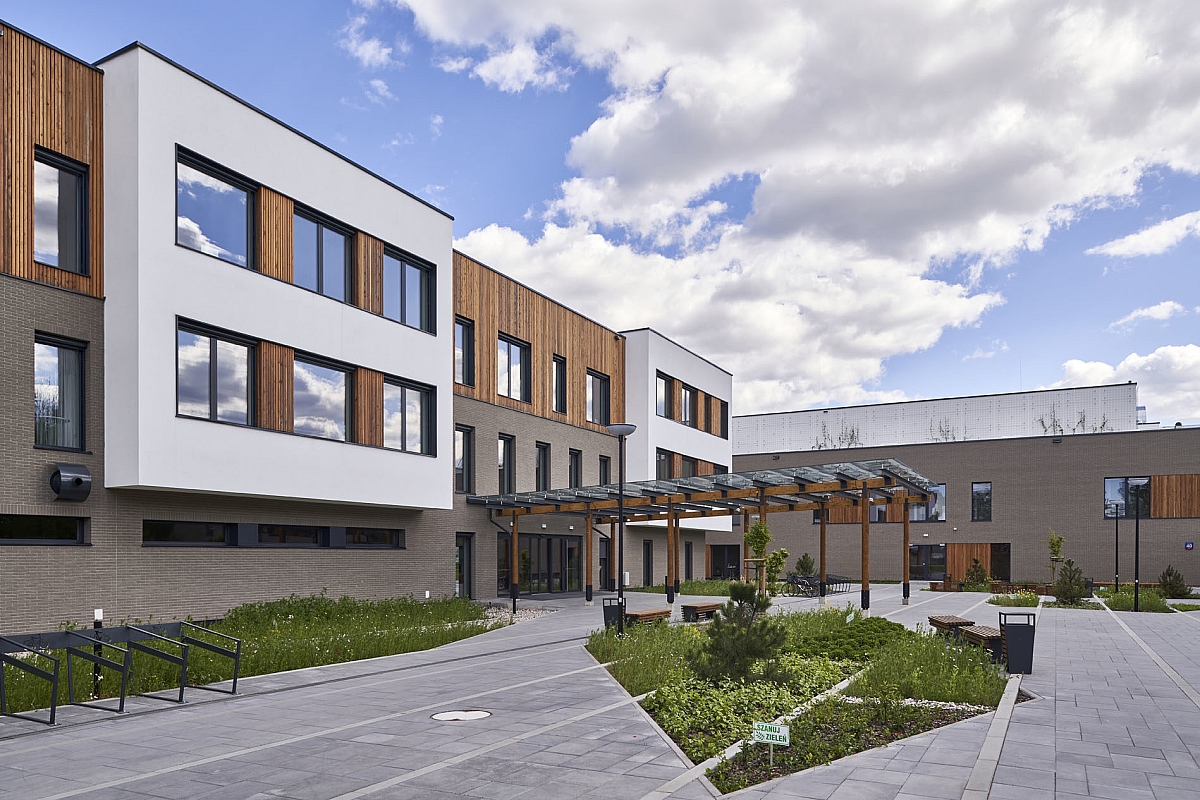 Mareckie Centrum, Varssavi, Poola. Kaunis kombinatsioon krohvist, puidust ja tellislamellidest. Foto: Elastolith. 1